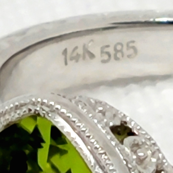 Peridot in white gold ring - Picture 6 of 6